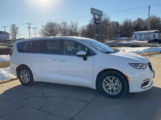 2023 Chrysler Pacifica Touring-L