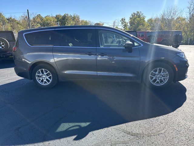 2023 Chrysler Pacifica Touring-L