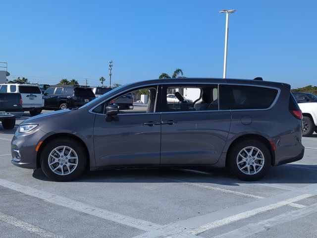 2023 Chrysler Pacifica Touring-L