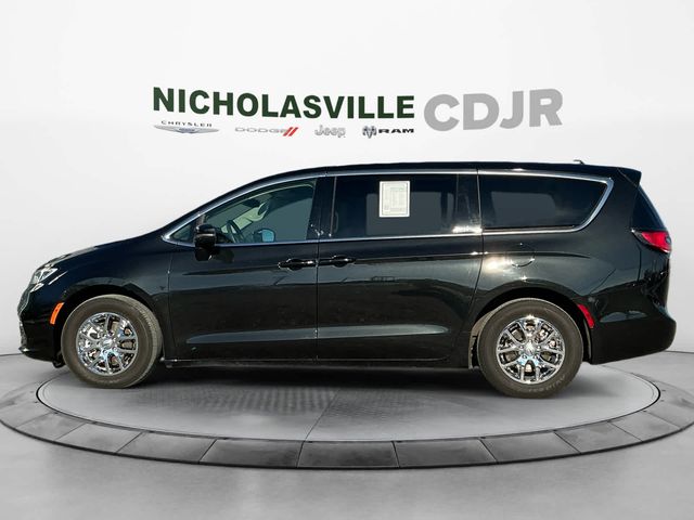 2023 Chrysler Pacifica Touring-L