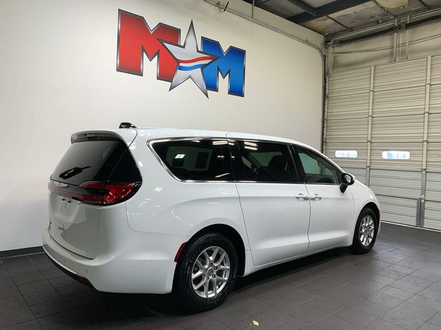 2023 Chrysler Pacifica Touring-L