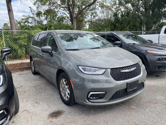 2023 Chrysler Pacifica Touring-L