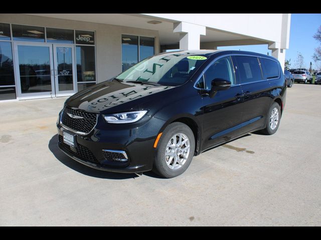 2023 Chrysler Pacifica Touring-L