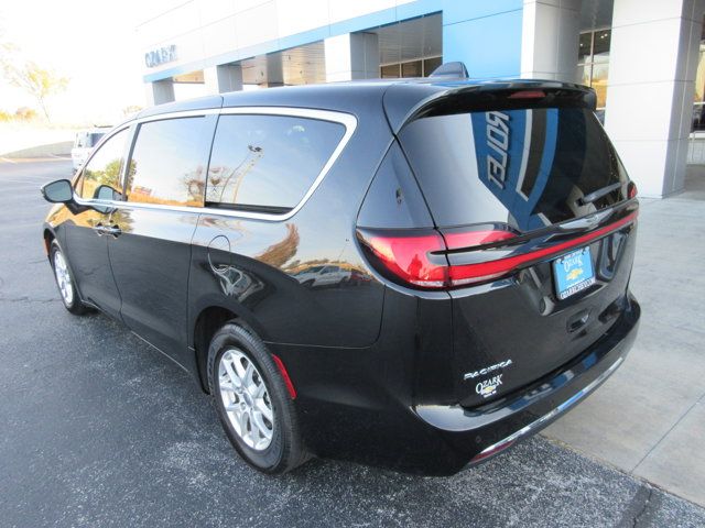 2023 Chrysler Pacifica Touring-L