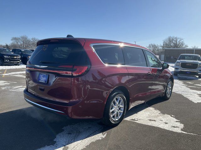 2023 Chrysler Pacifica Touring-L