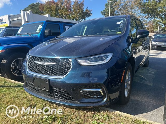 2023 Chrysler Pacifica Touring-L