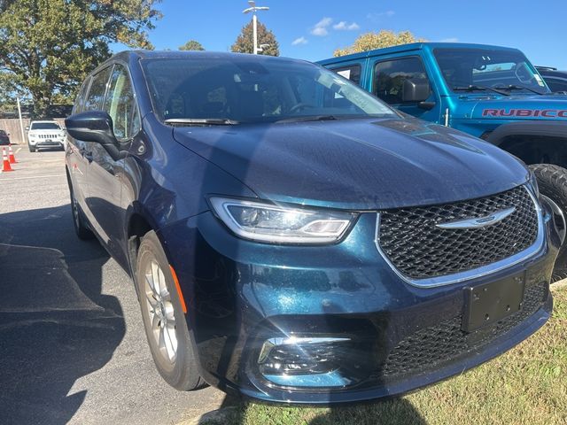 2023 Chrysler Pacifica Touring-L