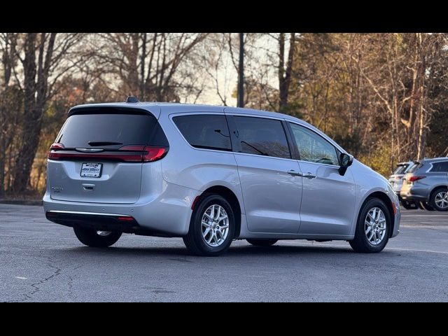 2023 Chrysler Pacifica Touring-L