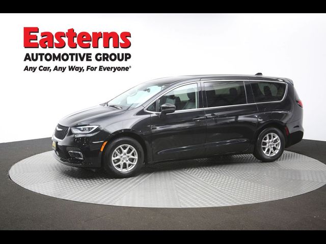 2023 Chrysler Pacifica Touring-L