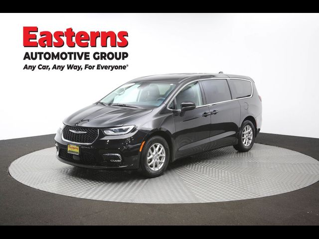 2023 Chrysler Pacifica Touring-L