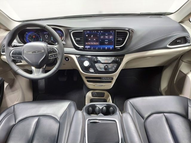 2023 Chrysler Pacifica Touring-L