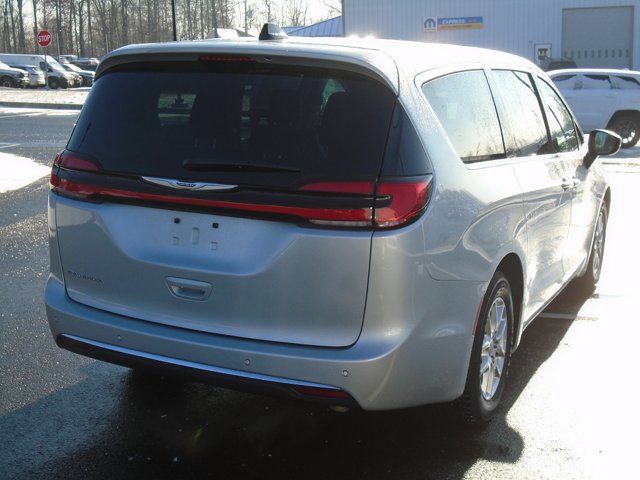 2023 Chrysler Pacifica Touring-L