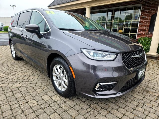 2023 Chrysler Pacifica Touring-L