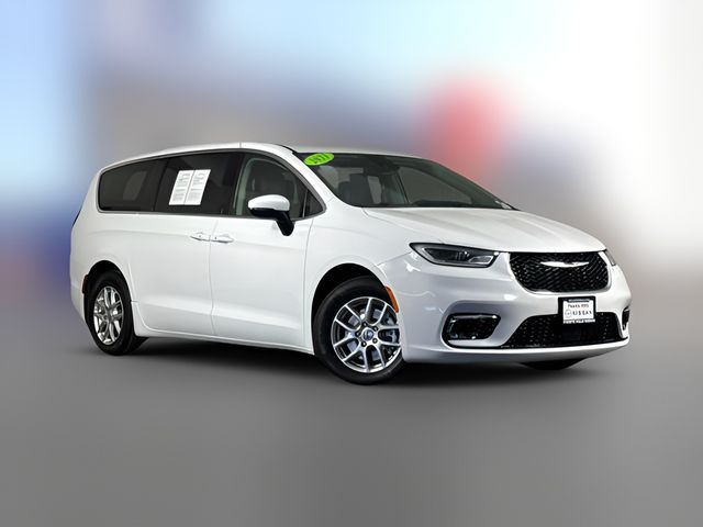2023 Chrysler Pacifica Touring-L