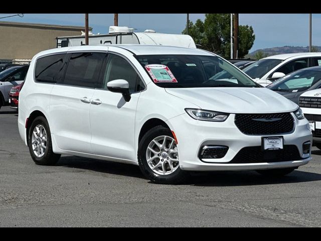2023 Chrysler Pacifica Touring-L