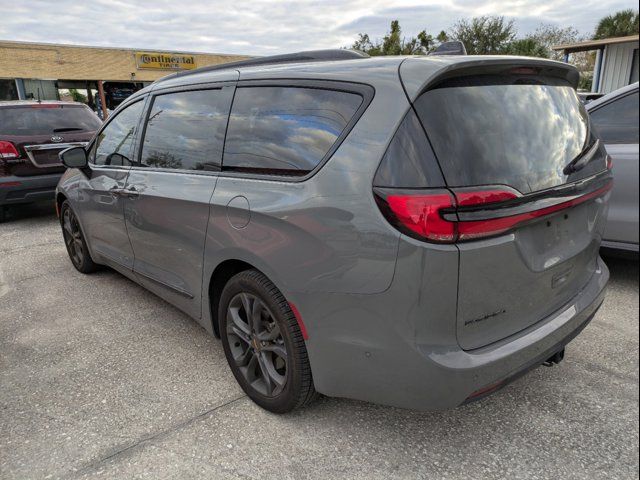 2023 Chrysler Pacifica Touring-L