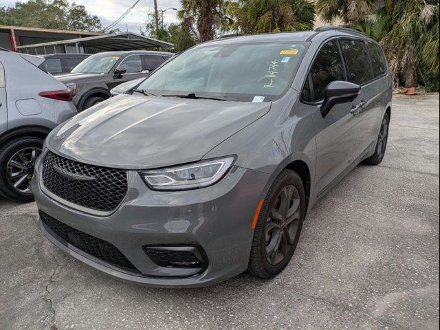 2023 Chrysler Pacifica Touring-L