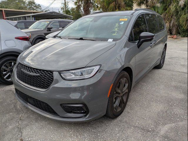 2023 Chrysler Pacifica Touring-L