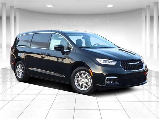 2023 Chrysler Pacifica Touring-L