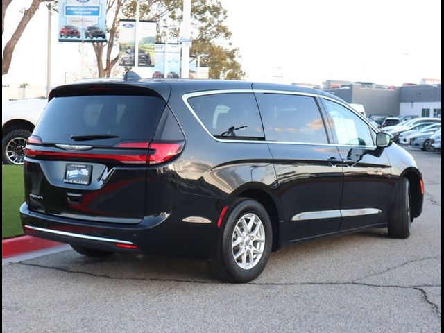 2023 Chrysler Pacifica Touring-L