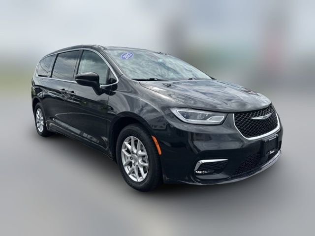 2023 Chrysler Pacifica Touring-L