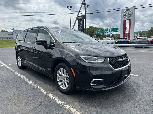 2023 Chrysler Pacifica Touring-L