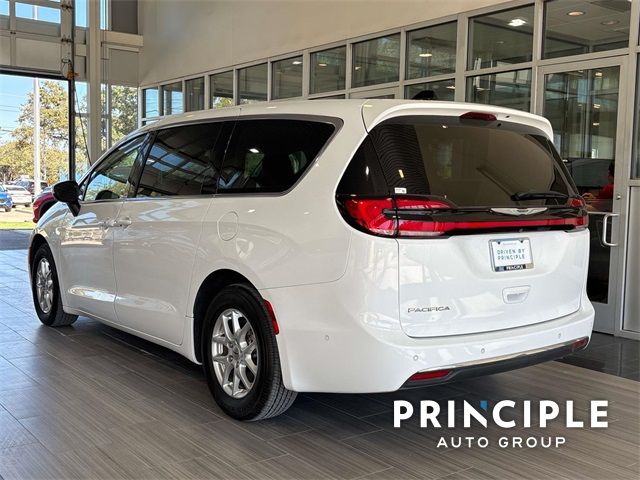 2023 Chrysler Pacifica Touring-L