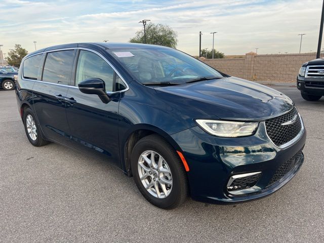 2023 Chrysler Pacifica Touring-L