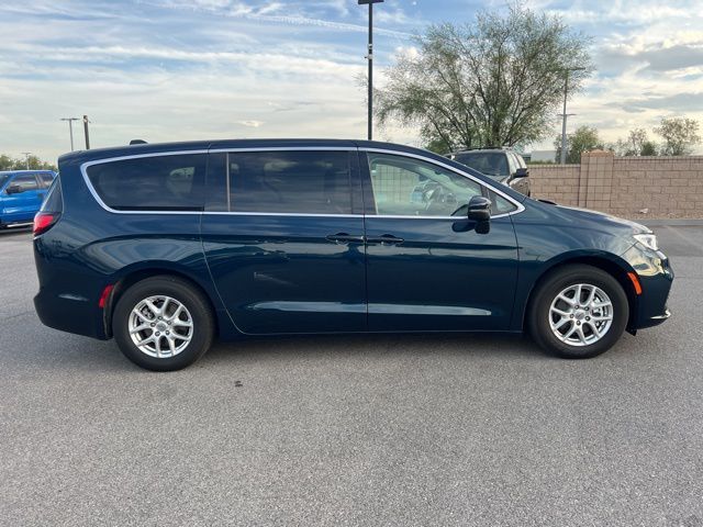 2023 Chrysler Pacifica Touring-L