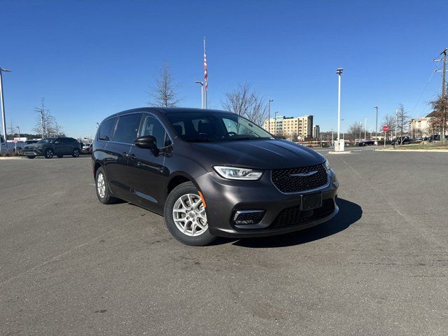 2023 Chrysler Pacifica Touring-L