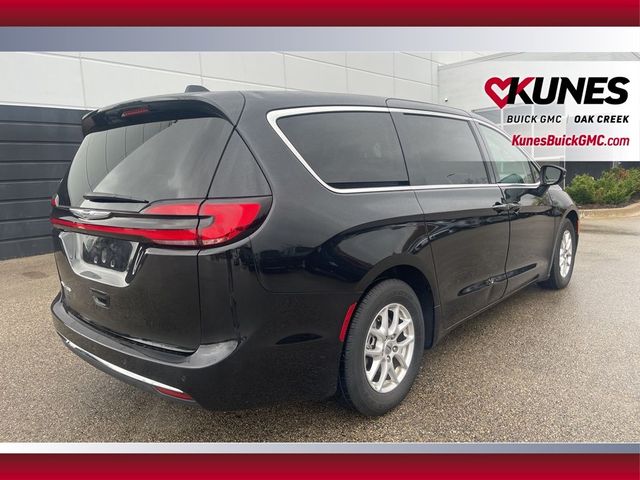 2023 Chrysler Pacifica Touring-L