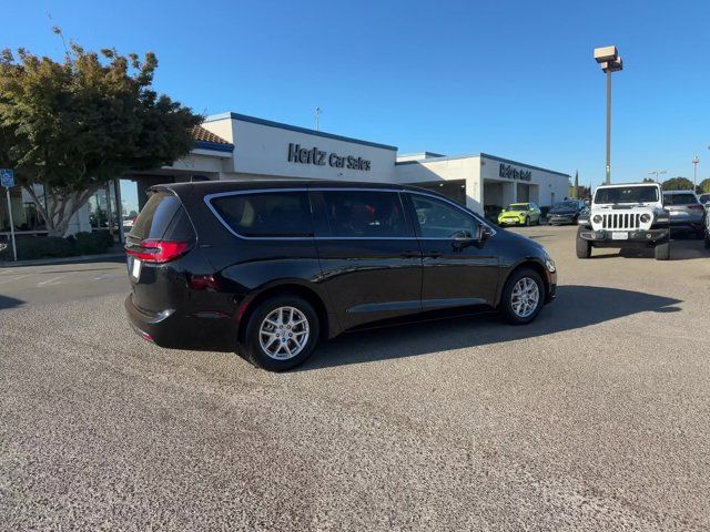 2023 Chrysler Pacifica Touring-L