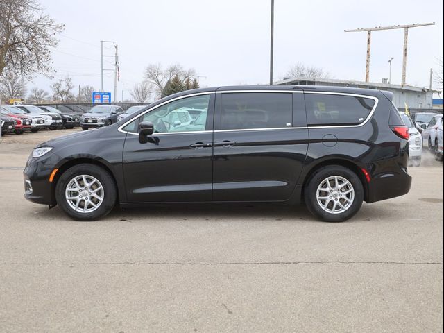 2023 Chrysler Pacifica Touring-L