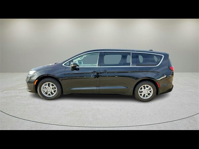 2023 Chrysler Pacifica Touring-L