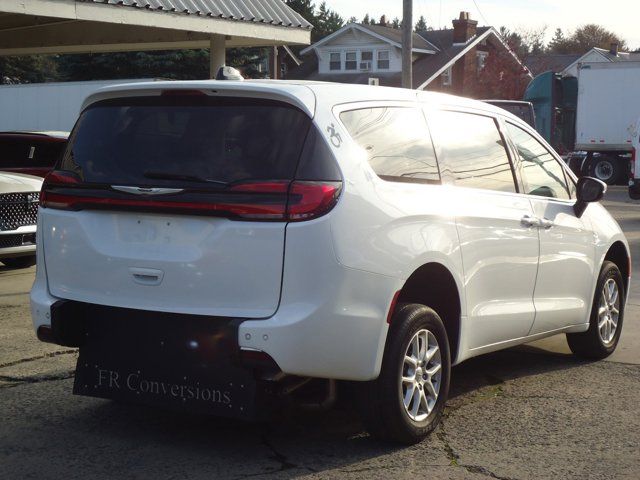 2023 Chrysler Pacifica Touring-L