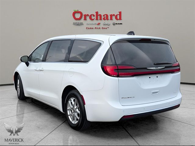 2023 Chrysler Pacifica Touring-L