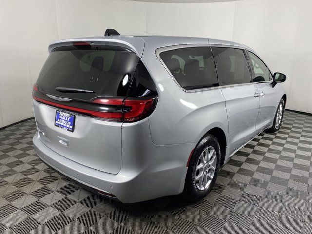 2023 Chrysler Pacifica Touring-L