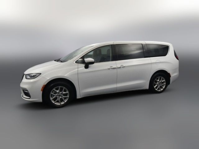 2023 Chrysler Pacifica Touring-L