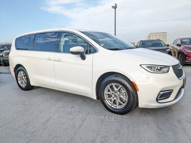 2023 Chrysler Pacifica Touring-L