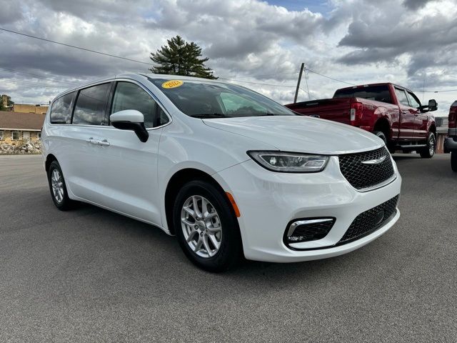 2023 Chrysler Pacifica Touring-L