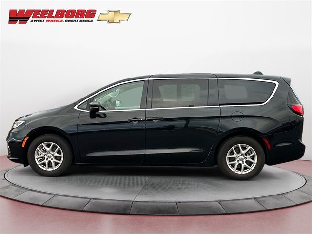 2023 Chrysler Pacifica Touring-L