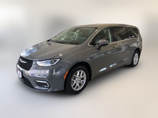 2023 Chrysler Pacifica Touring-L