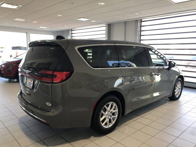 2023 Chrysler Pacifica Touring-L