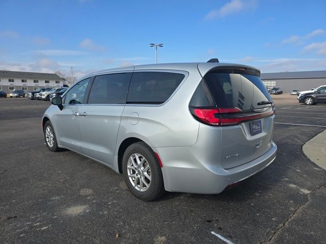 2023 Chrysler Pacifica Touring-L