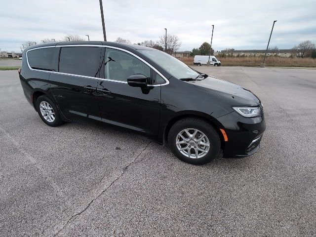 2023 Chrysler Pacifica Touring-L