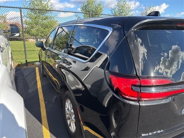 2023 Chrysler Pacifica Touring-L