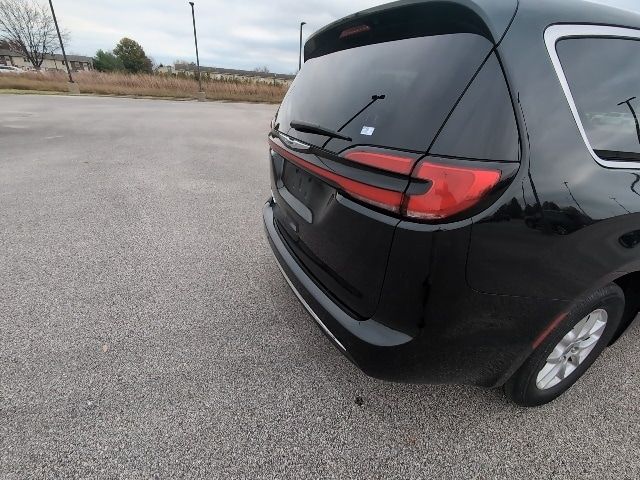 2023 Chrysler Pacifica Touring-L