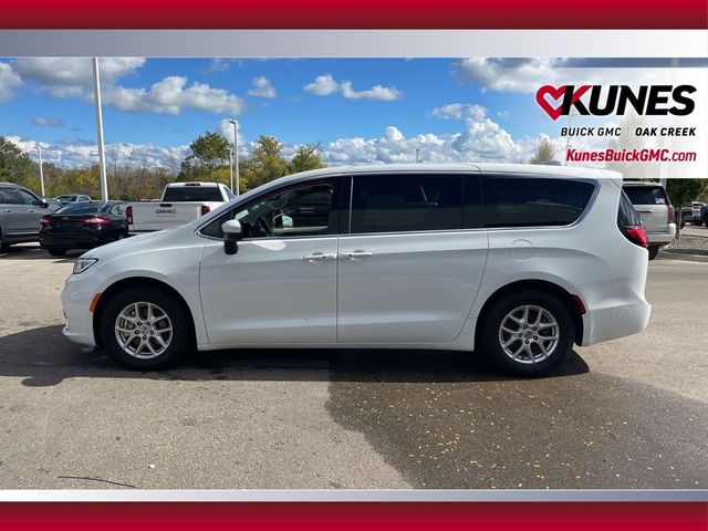 2023 Chrysler Pacifica Touring-L