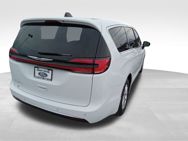 2023 Chrysler Pacifica Touring-L