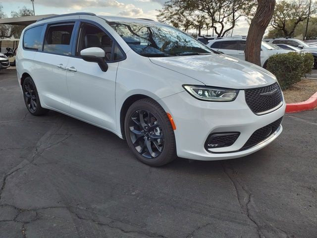 2023 Chrysler Pacifica Touring-L